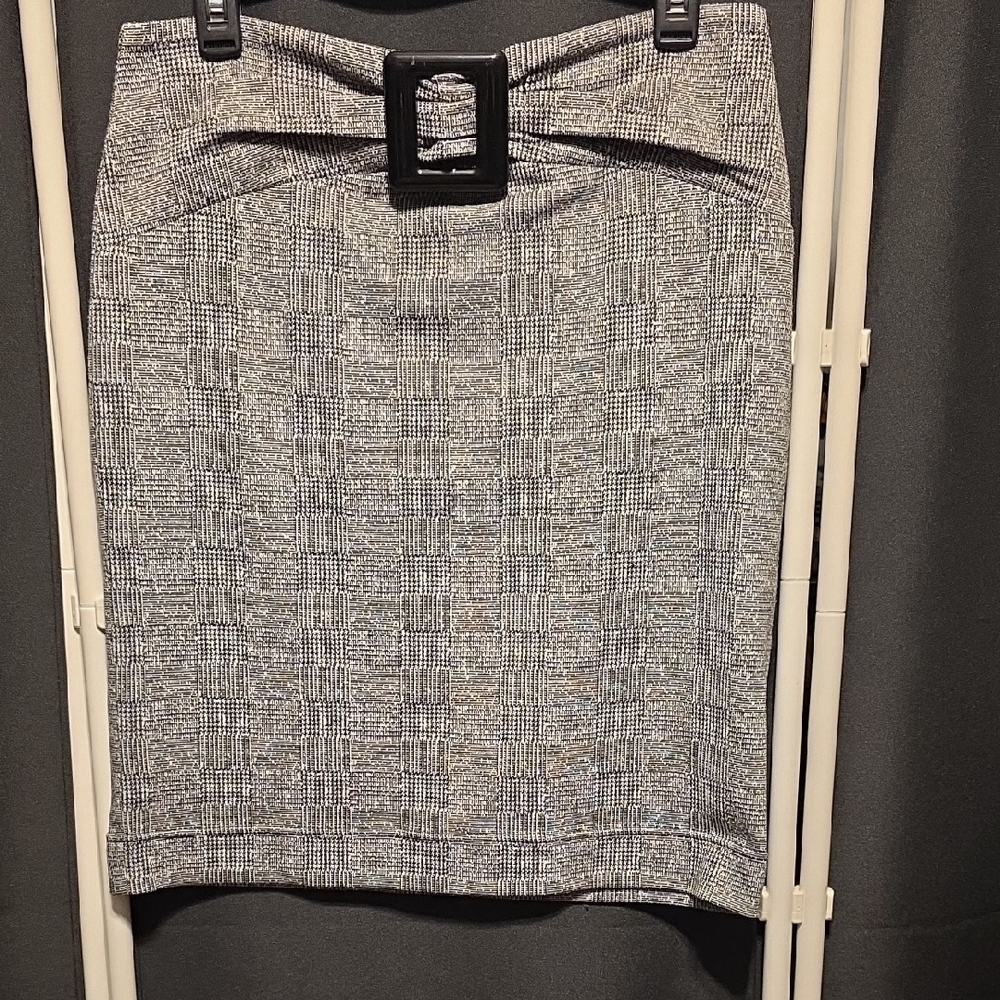 Focus 2000 Gray Plaid Pencil Skirt with Belt